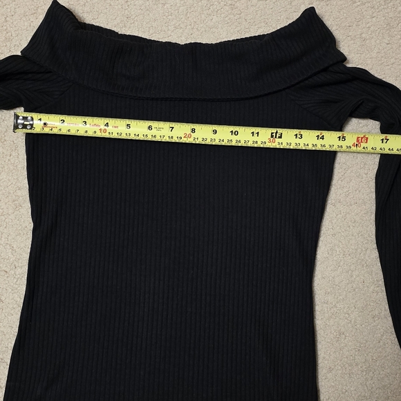 Abercrombie black top - Picture 2 of 4